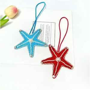 Porte-clés élégant fait main avec broderie de visage perlée, accessoire de luxe artisanal d'Inde - Product Image 3