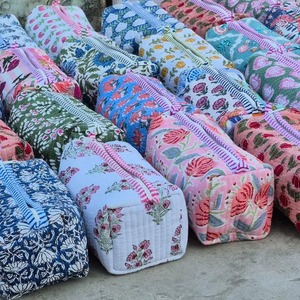 Medium Size Floral Cosmetic Bag With Zipper Closure Portable Textile Toiletry Bag - Product Image 2