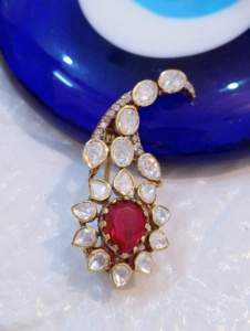 Broche Paon Vintage en Argent 925 avec Rubis et Diamant Taillé Poire, Sertissage Griffe, Style Goutte d'Eau, Unisexe, Bijoux de Luxe Amaira Jewels - Product Image 1