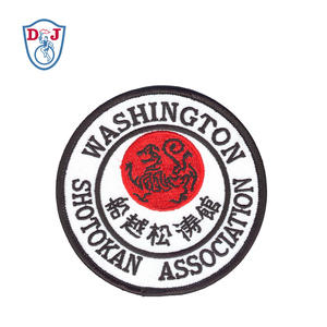 Écusson brodé personnalisé thermocollant pour uniforme de sport de karaté - Product Image 3