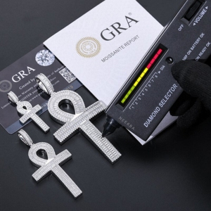 Pendentif Croix Ankh en Moissanite Baguette - Bijou Symbole Égyptien, Pendentif Symbole de Vie Égyptien en Moissanite Baguette en Argent 925 - Product Image 4