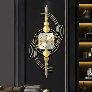 นาฬิกาแขวนผนังโลหะลายเส้นสีทองล้ำสมัย ดีไซน์หน้าปัดอนาล็อกทรงสี่เหลี่ยม มีจำหน่ายในราคาขายส่ง - Product Image 4