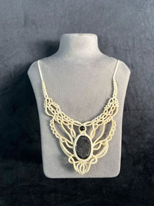 Collier pendentif en macramé fait main avec druse noire, style bohème naturel, ajustable, cordon crème, bijou de guérison - Product Image 2