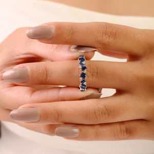 Anillo de Media Eternidad Zig Zag con Zafiro Azul y Diamantes, Diseño Único, Producto de Alta Calidad, Oro Blanco Sólido K14, Joyería Apilable - Product Image 4