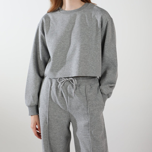Sudadera Gris de Cuello Redondo para Mujer, Manga Larga, Casual, Color Sólido, Corta, Tipo Hoodie - Product Image 3