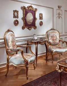Fauteuil d'appoint de style français sculpté à la main, capitonné, avec structure en bois, pour salon, chambre à coucher, maison ou villa - Product Image 1