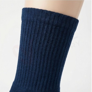 Chaussettes pour hommes, couleur unie, tricotées, respirantes, en coton, pour l'automne, usage quotidien, style classique - Product Image 4