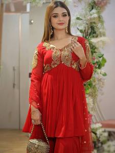 Ensemble indien pakistanais en georgette brodée rouge, kurta à manches longues plissée, palazzo, dupatta, tenue de fête de mariage - Product Image 2