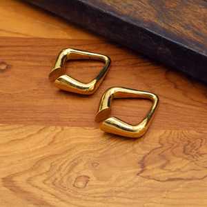 Cintres d'oreille triangulaires géométriques en laiton moderne pour oreilles étirées, boucles d'oreilles en laiton de style tribal, bijoux d'oreille minimalistes - Product Image 3