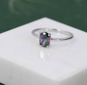 แหวนเงินแท้ประดับเพชร CZ สีดำมิสติกทรงรี 1 กะรัต ประดับด้วยเพทายสีดำออโรร่าและมิสติกโทแพซ ชุบทอง 14K แบบหนามเตย สำหรับงานแต่งงาน - Product Image 2