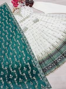 Ensemble Salwar Kameez Traditionnel Indien et Pakistanais Blanc Brodé en Soie pour Femme, Coupe Ample Longueur Ras du Sol, Idéal pour Mariage - Product Image 5