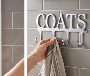 Porte-manteau mural en métal Finest Coats avec 4 crochets, résistant à la rouille, design moderne pour l'organisation et le rangement des vêtements - Product Image 5