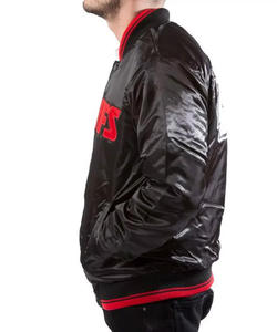 Chaqueta Varsity Negra Personalizada de Satén para Hombre, Chaqueta Bomber con Parche de Letras Rojas, Ropa Deportiva de Béisbol al por Mayor - Product Image 4