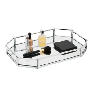 Bandeja de Servicio de Metal Martillado de Primera Calidad con Acabado Artesanal para Restaurantes, Hoteles y Resorts de Lujo, Bandeja Geométrica de Vidrio para Cosméticos - Product Image 1