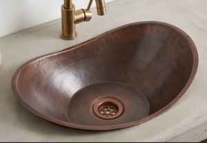 Évier de cuisine élégant en cuivre fait main, cuve unique, finition mate rustique, à poser sur le comptoir, design unique, surface brossée - Product Image 2