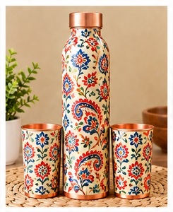 Ensemble de bouteilles d'eau en marbre noir et or Primum avec deux tasses, vaisselle pour boissons - Product Image 2