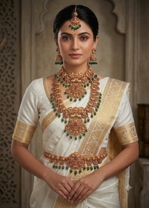 Ensemble de bijoux de mariée plaqué or d'Inde du Sud, motif paon, collier long, ceinture, boucles d'oreilles et mang tika. - Product Image 6