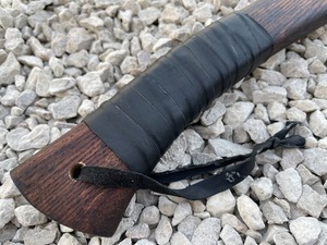 Hacha de Supervivencia Hecha a Mano con Mango de Madera, Hoja de Acero Forjado, Diseño Grabado, Hoja de Corte de 4 3/4 Pulgadas - Product Image 4