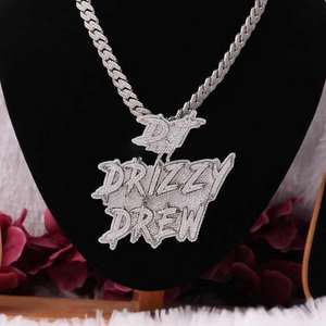 Pendentif personnalisé Drizzy Drew en moissanite, serti de pierres, finition argentée, bijoux hip-hop, pièce de chaîne statement - Product Image 1
