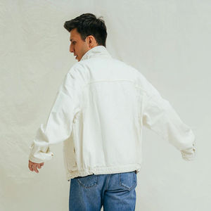 Chaqueta vaquera blanca lavada premium para hombre, estilo casual con botones frontales, tipo camionero, ropa exterior de moda al por mayor personalizada - Product Image 6