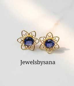 Boucles d'oreilles créoles en laiton filigrané bleu floral Jewelsha, style vintage, avec pierres turquoise taille émeraude – Idéal pour un cadeau - Product Image 1