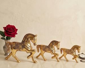 Collection de figurines de chevaux en laiton artisanales – Élégante sculpture équestre en métal détaillée – Statue animale pour décoration de table et de maison - Product Image 1