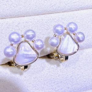 ต่างหูแบบหนีบสำหรับผู้หญิง หรูหราและสง่างาม ประดับเปลือกหอยรูปผีเสื้อสีขาว ฝังเล็บแมวและไข่มุกน้ำจืด ดีไซน์หวานน่ารัก - Product Image 2