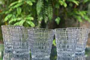 แก้วน้ำทรงกริดใสสไตล์โมเดิร์นคุณภาพพรีเมียม บรรจุภัณฑ์แบบแพ็คใหญ่ เหมาะสำหรับการจัดหาสินค้าจำนวนมาก ผู้ค้าส่ง และผู้จัดงานอีเว้นท์ - Product Image 2