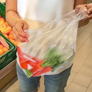 ถุงช้อปปิ้งใสแบบมีหูหิ้วสำหรับใส่เสื้อยืด ถุงพลาสติกใส่ของชำแบบขายส่ง ถุงหิ้วสำหรับร้านอาหารขนาดใหญ่ ถุงสำหรับธุรกิจขนาดเล็ก - Product Image 2