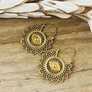 Nouvelles Boucles d'oreilles créoles tendance style bohème, motif œil protecteur, bijoux tribaux en laiton pour femmes, finition laiton antique, design mandala, vente en gros/OEM/ODM - Product Image 5
