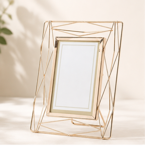 Cadre photo en métal de style nordique, cadre photo géométrique doré de luxe pour table, bureau, décoration de la maison, fournitures en gros - Product Image 1