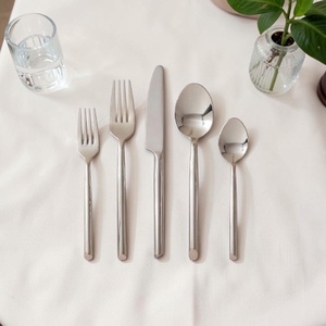 Ensemble de couverts en acier inoxydable 5 pièces, fourchette, couteau, cuillère, vaisselle moderne pour un usage quotidien - Product Image 1