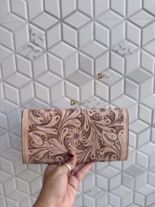 Bolso de mano de cuero con grabado artesanal de diseño moderno, color marrón claro, para fiestas, multiusos, para mujer - Product Image 4