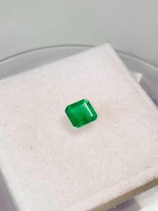 Émeraude naturelle zambienne octogonale 7,4*6,9 mm 1,13 carats, couleur verte premium, lustre excellent, qualité supérieure, pierre précieuse naturelle pour collectionneur - Product Image 1