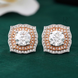 Boucles d'oreilles clous double halo en or jaune et blanc 14K, diamant de laboratoire taille poire cœur 2,57 carats, clarté VVS1, motif à vis - Product Image 1