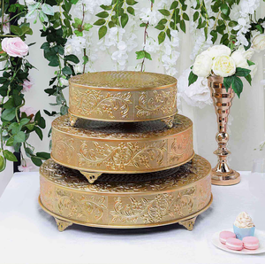 แท่นวางเค้กดีไซน์หรูหรา ลายนูนสีทอง สำหรับงานแต่งงานและงานอีเว้นท์ - Product Image 3