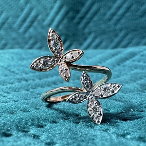Anillo de Oro Rosa de 18K con Diseño Floral y Diamante Redondo de Laboratorio de 0.274 CT, 3.12g, Joyería Abierta de Moda Natural - Product Image 1