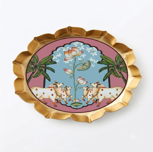 Bandeja de metal dorado festoneada con arte tradicional de vacas sagradas y loto, exquisito pichwai de metal disponible a precios de mayoreo. - Product Image 1