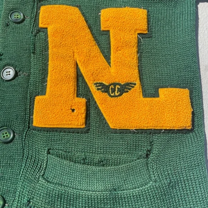 Cárdigan transpirable de manga larga con letras, elegante y sencillo, ideal para fabricantes de ropa femenina. - Product Image 4