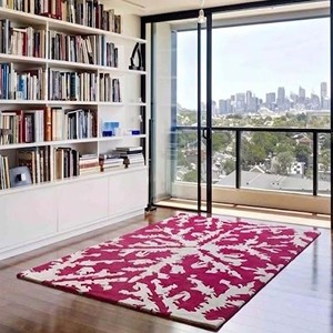 Alfombra Moderna de Diseño Floral, Hecha a Mano con Lana en Tonos Rosa y Crema, para Sala de Estar, Dormitorio o Decoración - Product Image 1