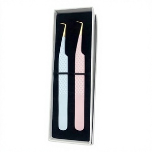 Pince à épiler pour extensions de cils avec pointe en plasma doré, 2 couleurs différentes, pointe fine angulaire, outils pour cils, volume et emballage en boîte. - Product Image 1