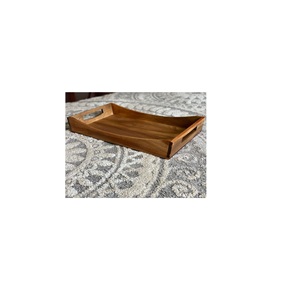 Elegante bandeja rectangular de madera de mango con acabado duradero y asas resistentes, perfecta para servir comida y bebidas a los invitados con estilo. - Product Image 4