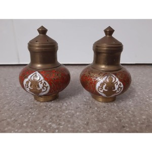 Antique Brass Spice Shakers Set <b>Red</b> Enamel Decorative Design Durable Herb Tools Stainless Steel Eco-Friendly Leak Proof - Product Image 4