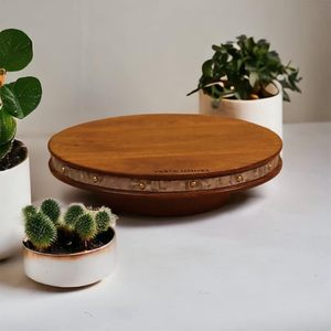 Support à gâteau en bois écologique, plateau de présentation de desserts rustique et floral fait main, plat de service décoratif pour l'accueil à la maison - Product Image 1