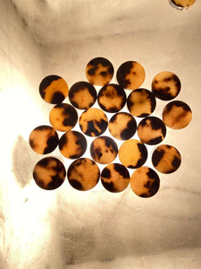 Meilleur bouton-pression en corne de buffle naturelle polie, écologique, fait main, moderne, avec motif rond et trou, du premier fabricant indien de couleur noire - Product Image 4