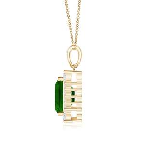 Collier chaîne à maillons en or massif 14 carats de style vintage avec pendentif en émeraude naturelle verte taille émeraude et halo de diamants, vente en gros - Product Image 2
