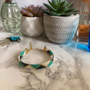 Pulsera de Cuentas Hecha a Mano con Turquesa y Detalles en Oro Blanco, Joyería de Moda con Diseño Exquisito - Product Image 2