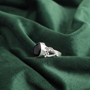 แหวนเงินแท้ 925 ประดับพลอยสีดำรูปไข่ทรงโอวัล ได้รับการรับรองจาก IGI งานแฮนด์เมด สไตล์โบโฮ ของขวัญสำหรับผู้หญิง แหวนสวยหรู - Product Image 2