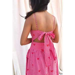 เดรสลำลองผู้หญิงสีชมพู ลายตาราง ผ้าฝ้าย 100% ยาวคลุมเท้า สายเดี่ยว ไม่มีแขน เอวธรรมชาติ มีกระเป๋า เหมาะสำหรับฤดูร้อน - Product Image 4