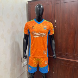 Conjunto de Camisetas de Fútbol Personalizadas para Hombre con Bloques de Color por Sublimación - Uniformes de Poliéster de Manga Corta con Cuello en V, Transpirables y de Secado Rápido - Product Image 5